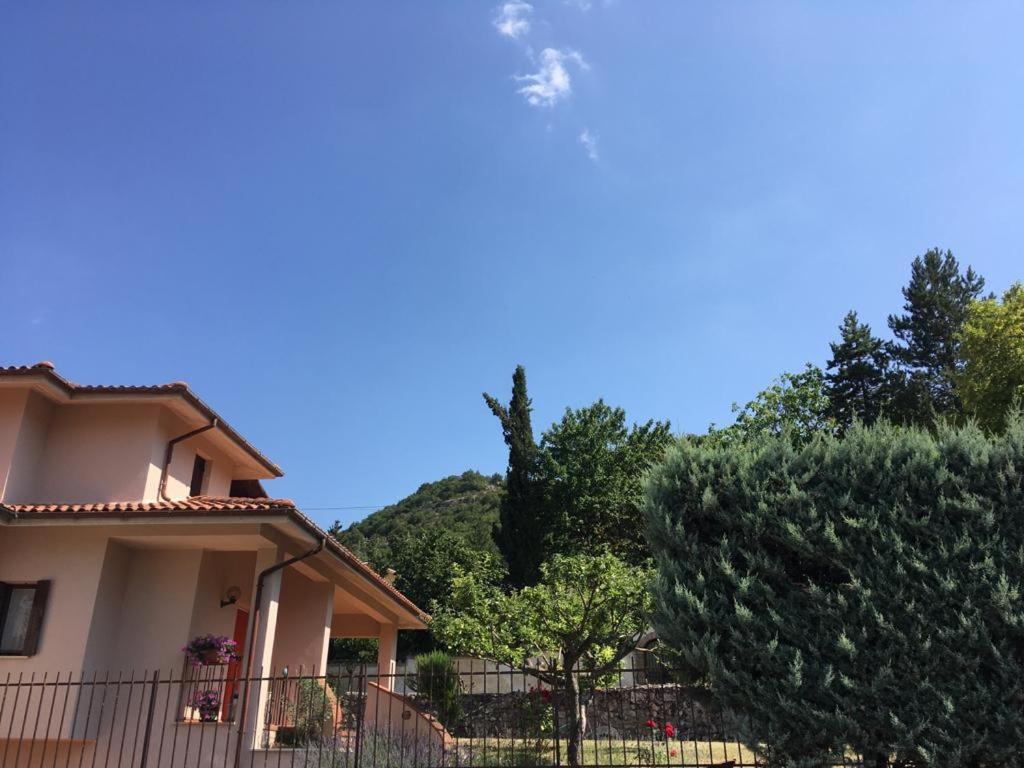 Villa Rosa Caporciano ภายนอก รูปภาพ