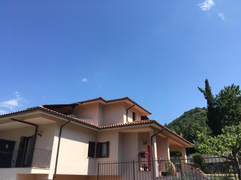 Villa Rosa Caporciano ภายนอก รูปภาพ